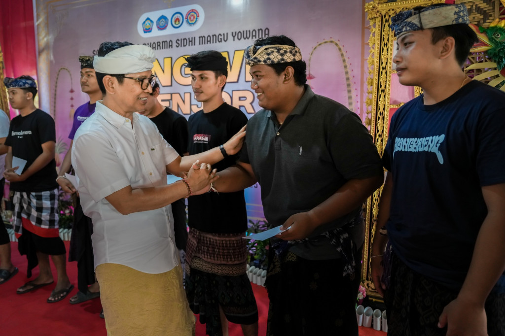 Hadiri Lomba Penjor “Mengwi Memenjor 2025”